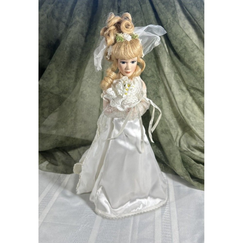 2001 Royalton Collection Wedding Lauren 16” Bride Porcelain Doll On stand Blond